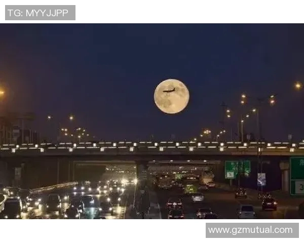 足球明星们共贺龙年新春祝福传递团圆与希望的美好愿景