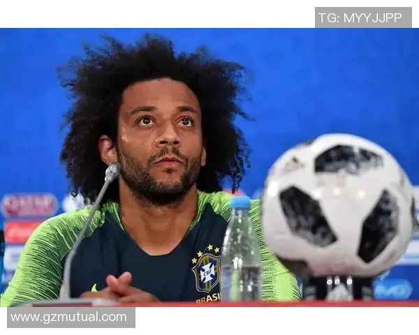 足球明星的发型变革之旅从剪发到新形象的精彩瞬间揭秘